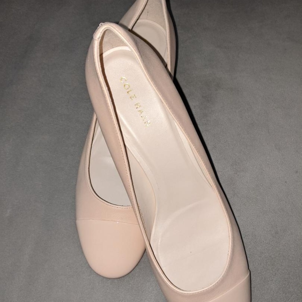 ** NEW ** Cole Haan Nude Leather and Patent Pump